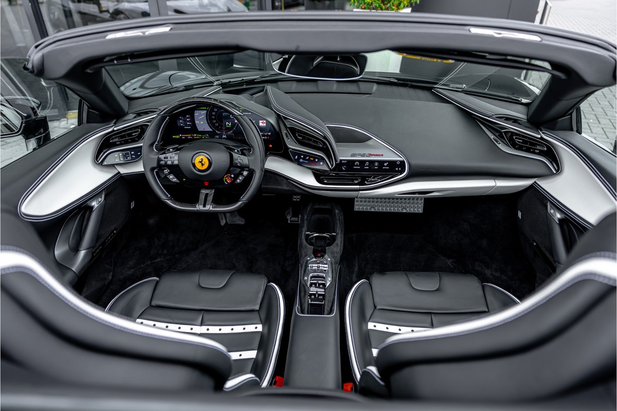 Ferrari SF90 Spider