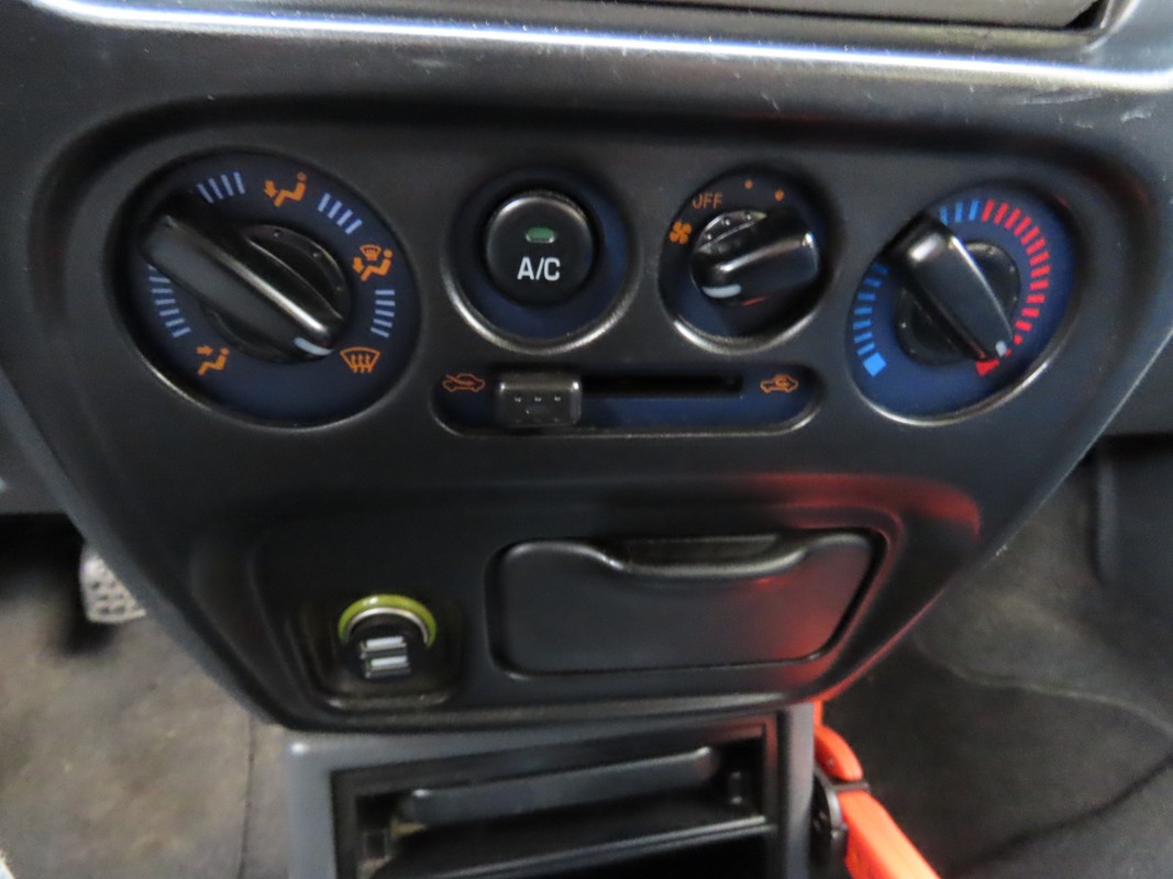 Daihatsu Young RV