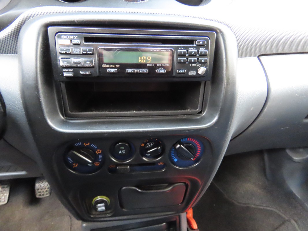 Daihatsu Young RV