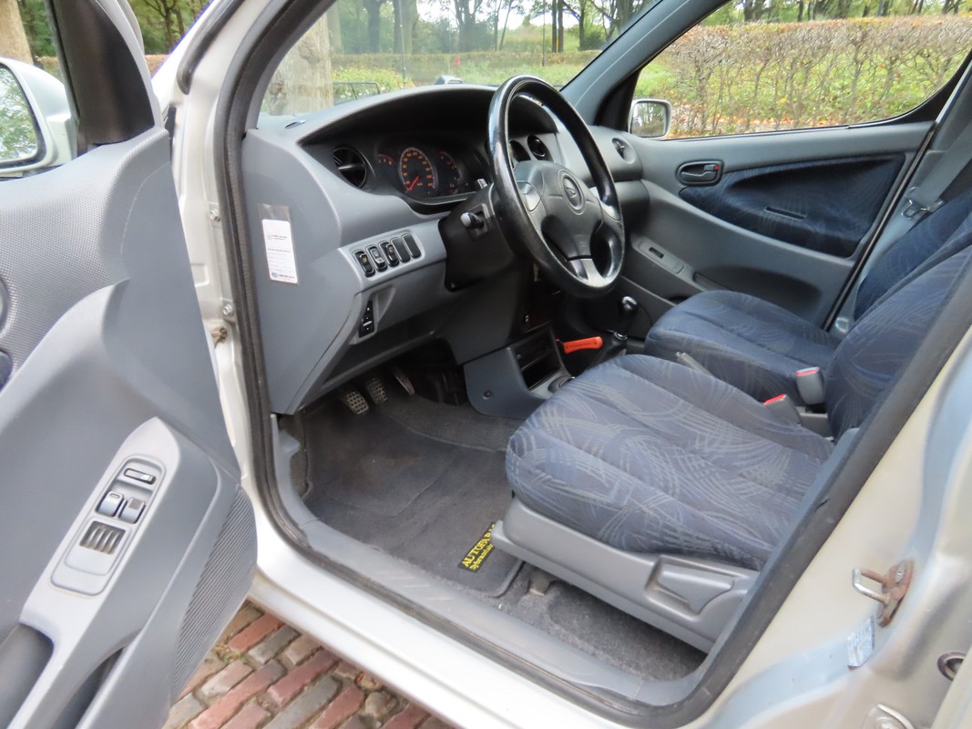 Daihatsu Young RV