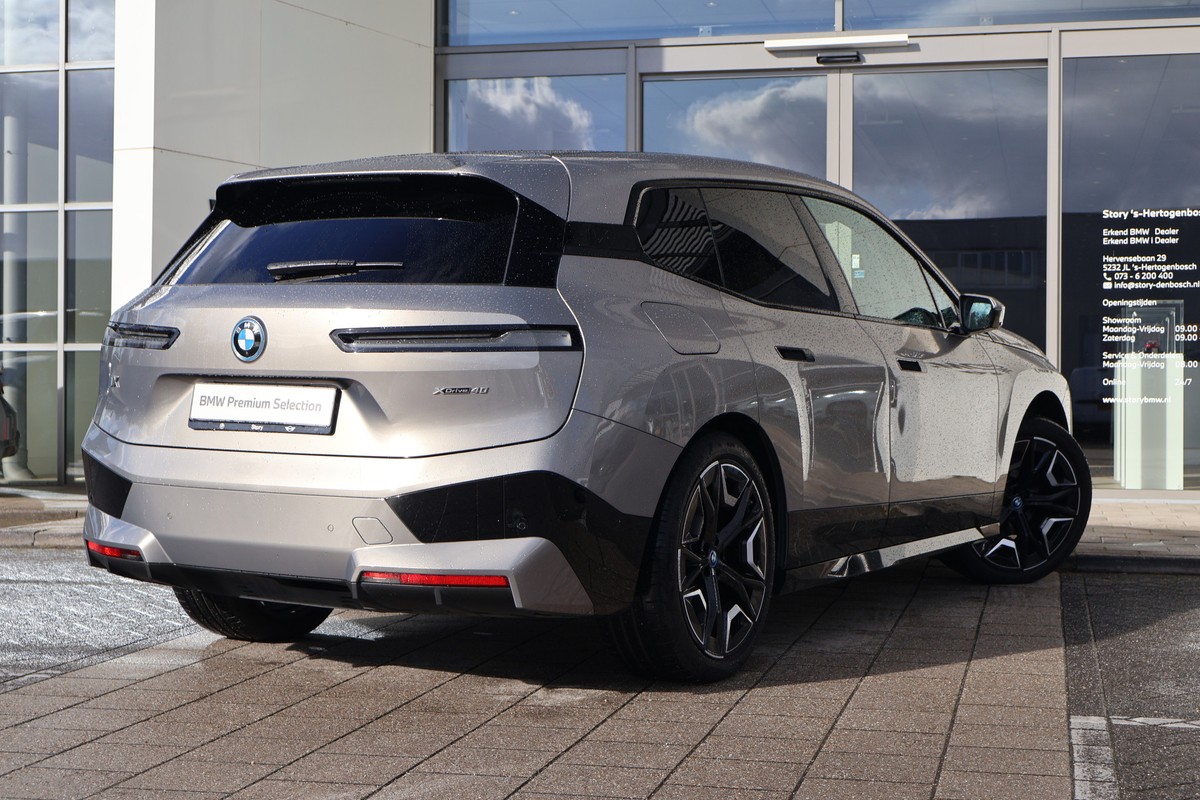 BMW iX