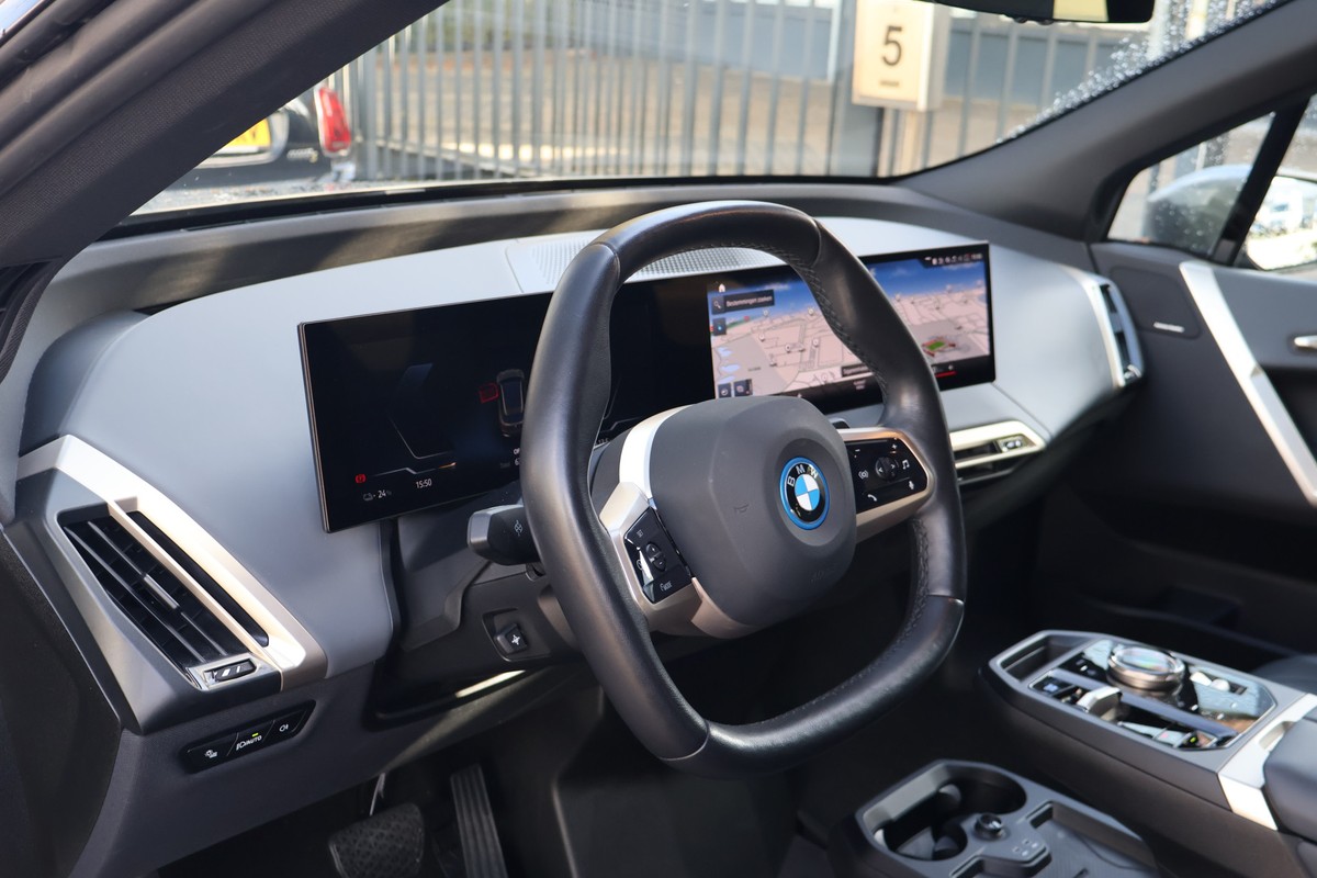 BMW iX