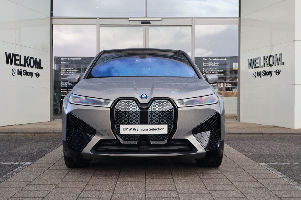 BMW iX