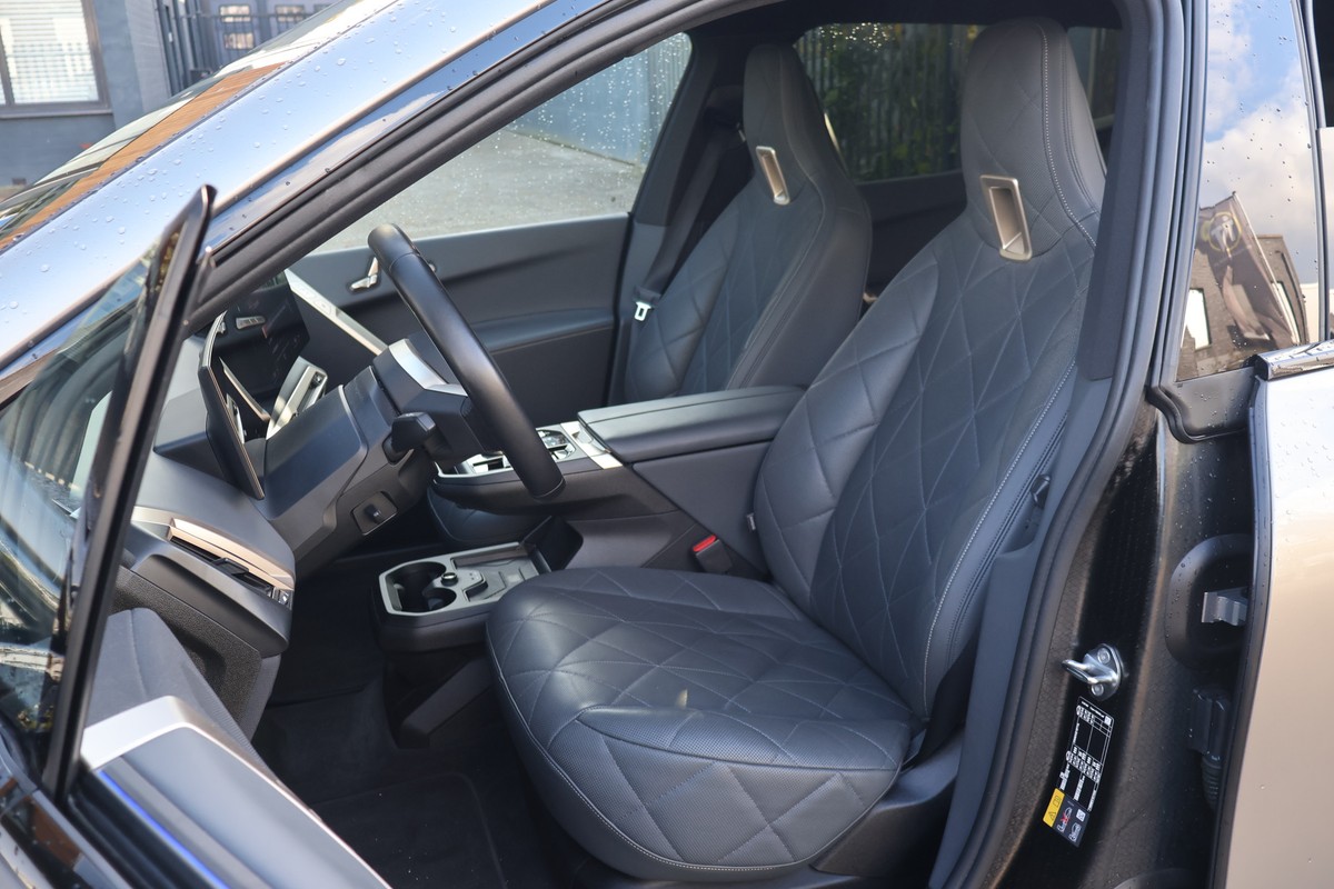 BMW iX
