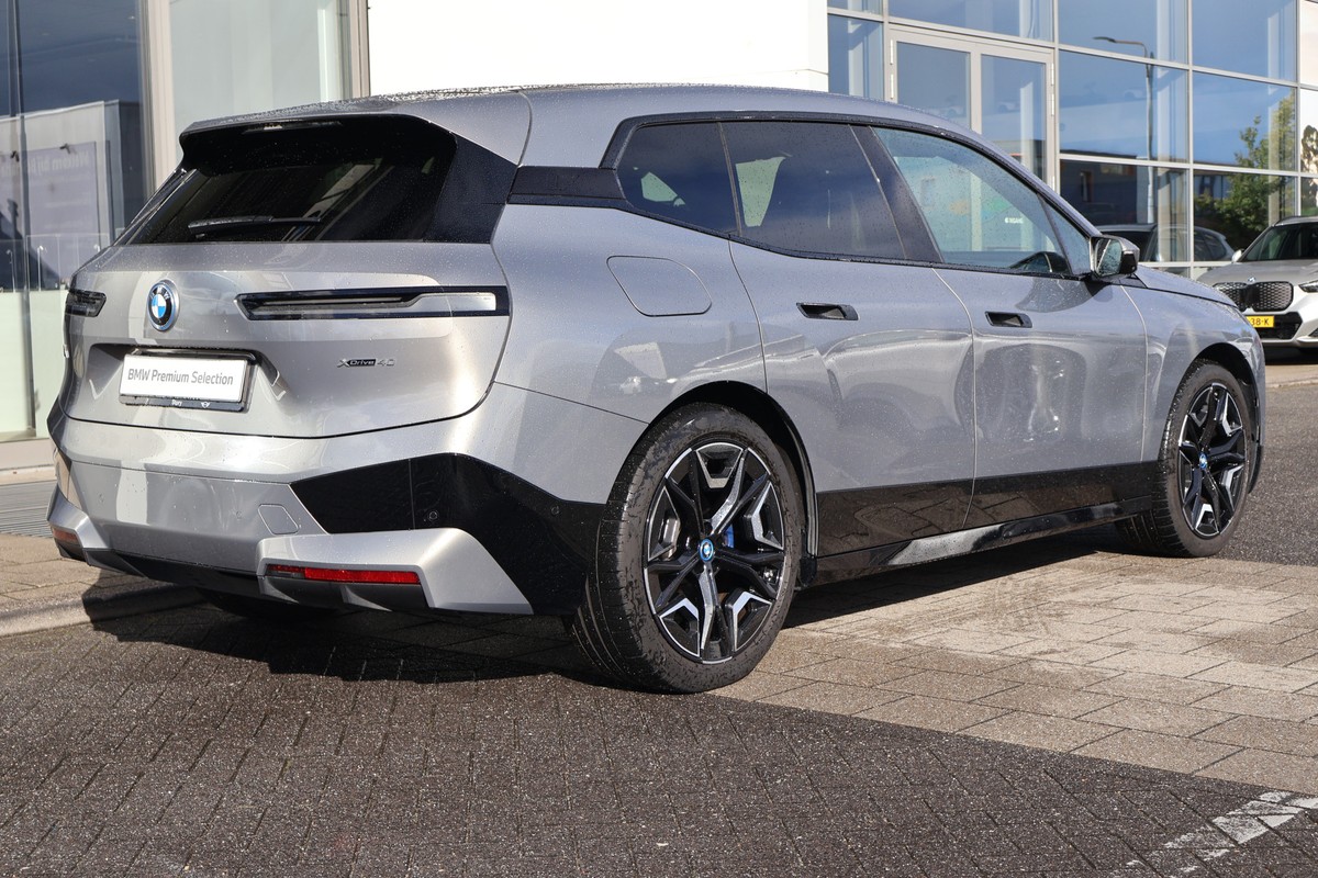 BMW iX