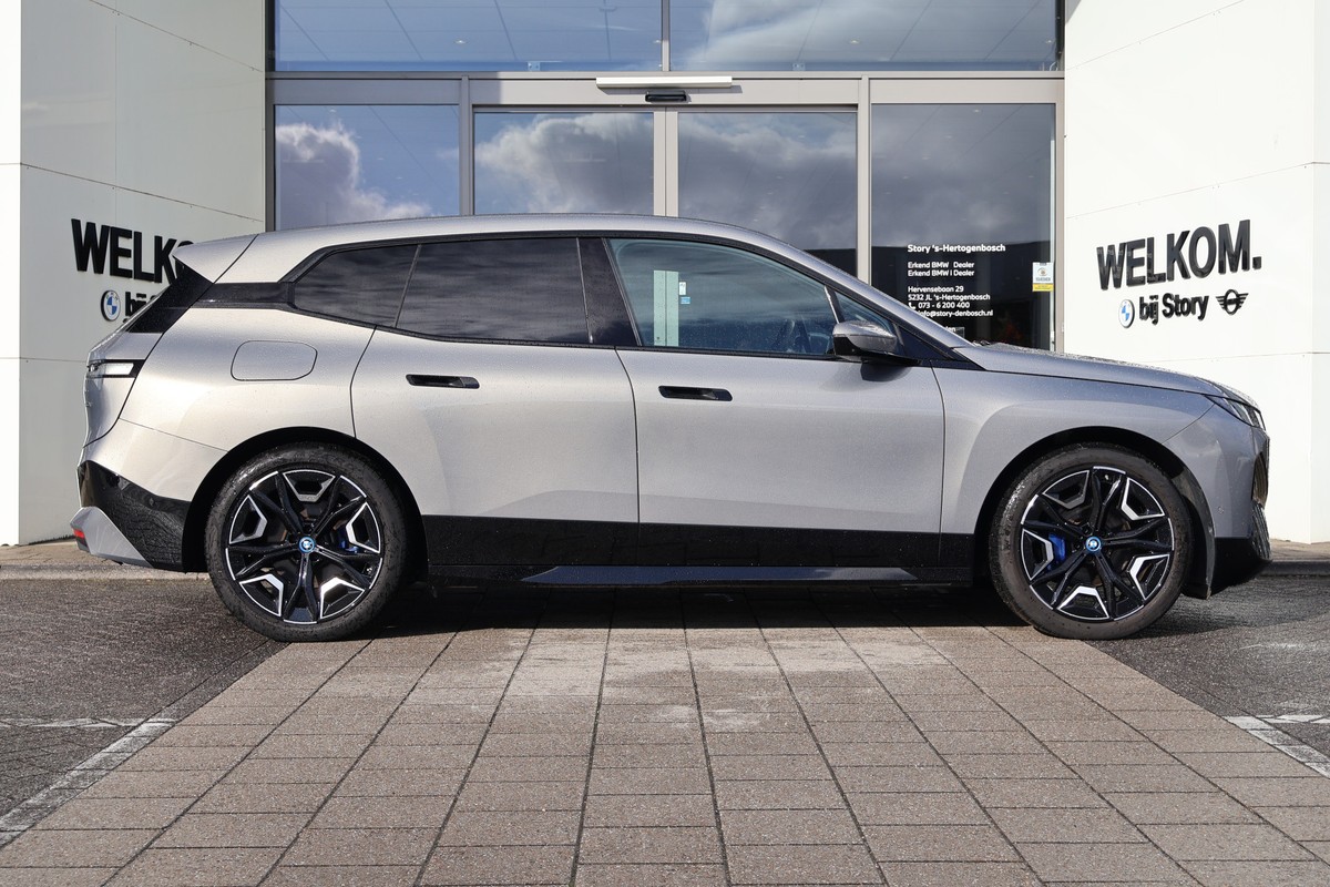 BMW iX