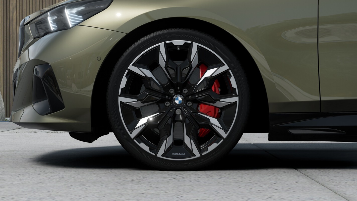 BMW i5