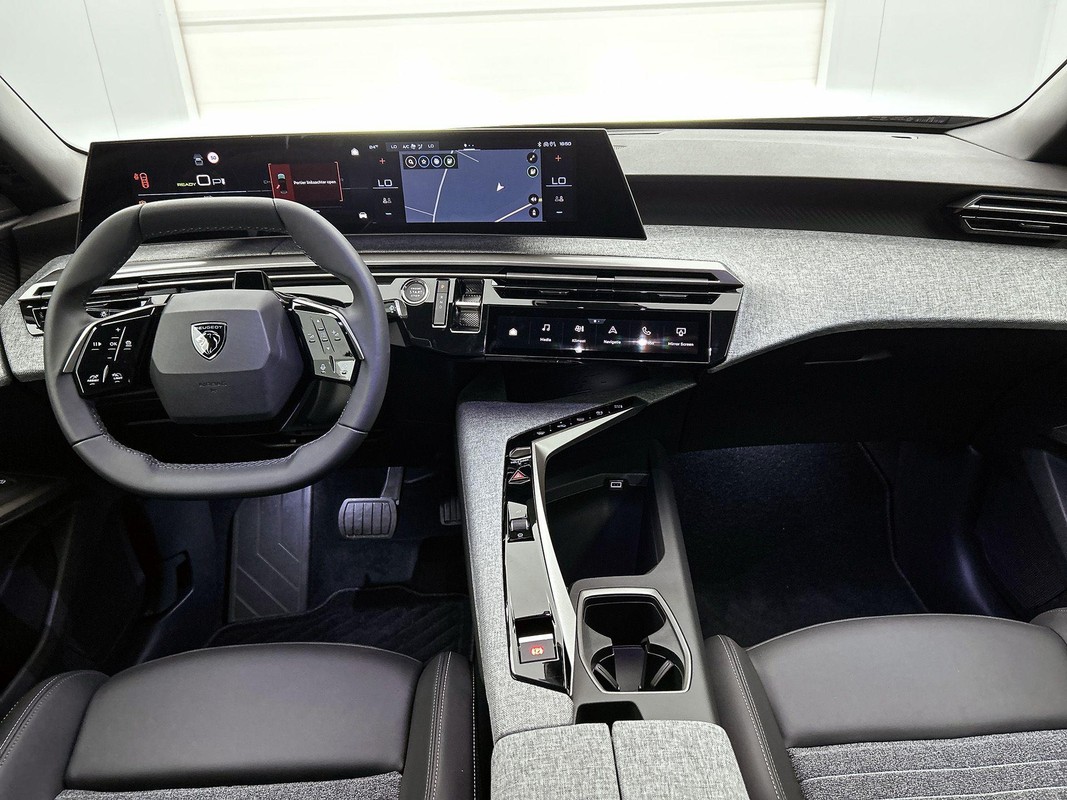 Peugeot e-3008