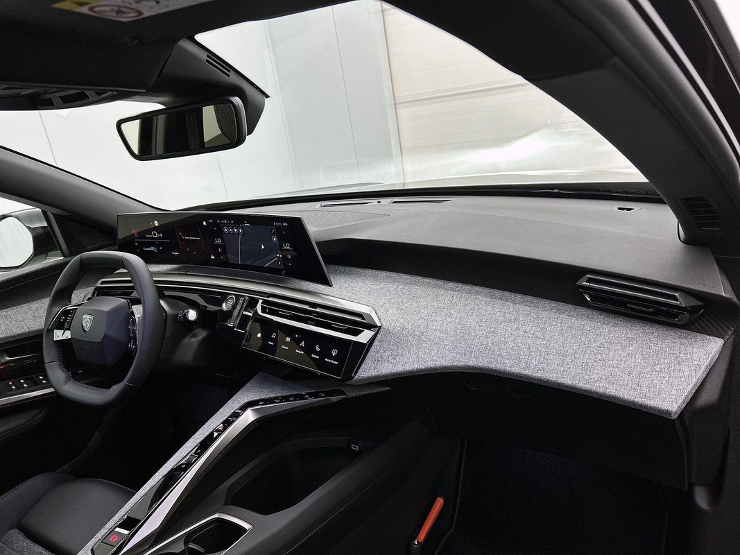 Peugeot e-3008