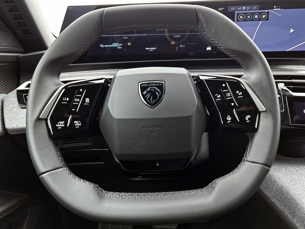 Peugeot e-3008