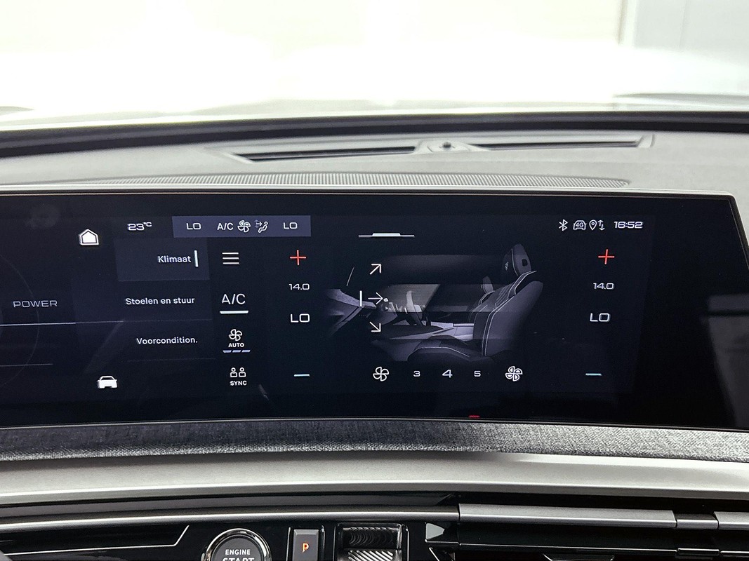 Peugeot e-3008