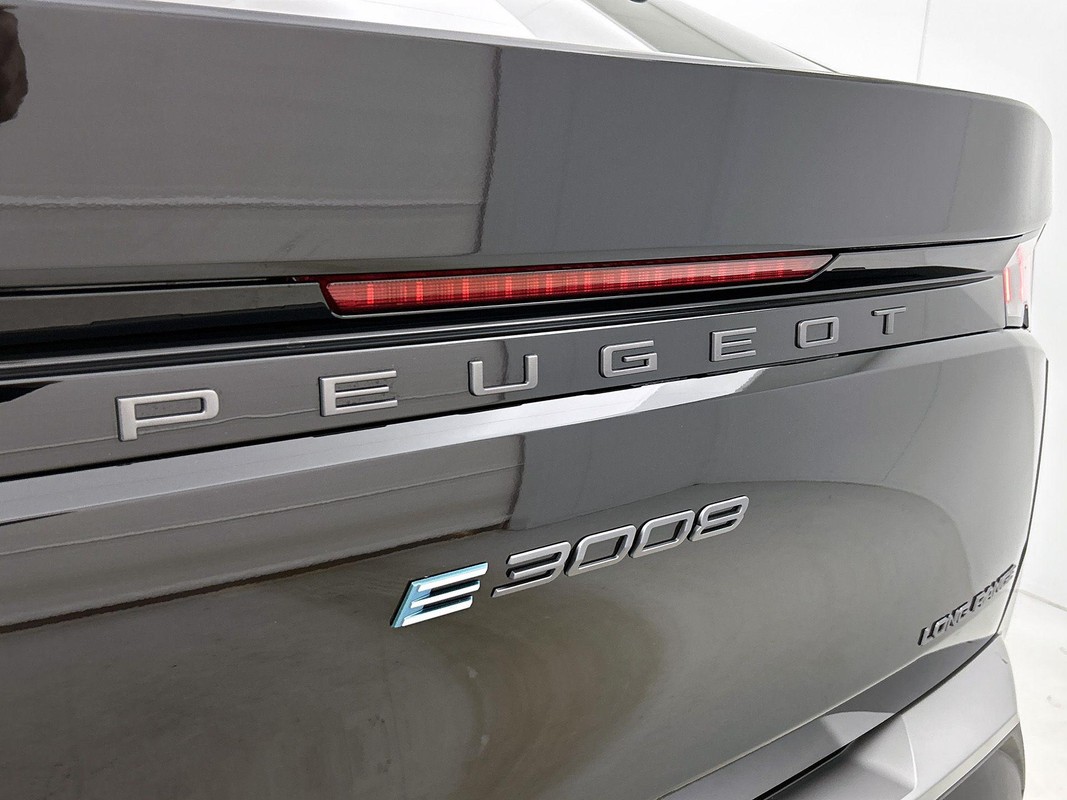 Peugeot e-3008