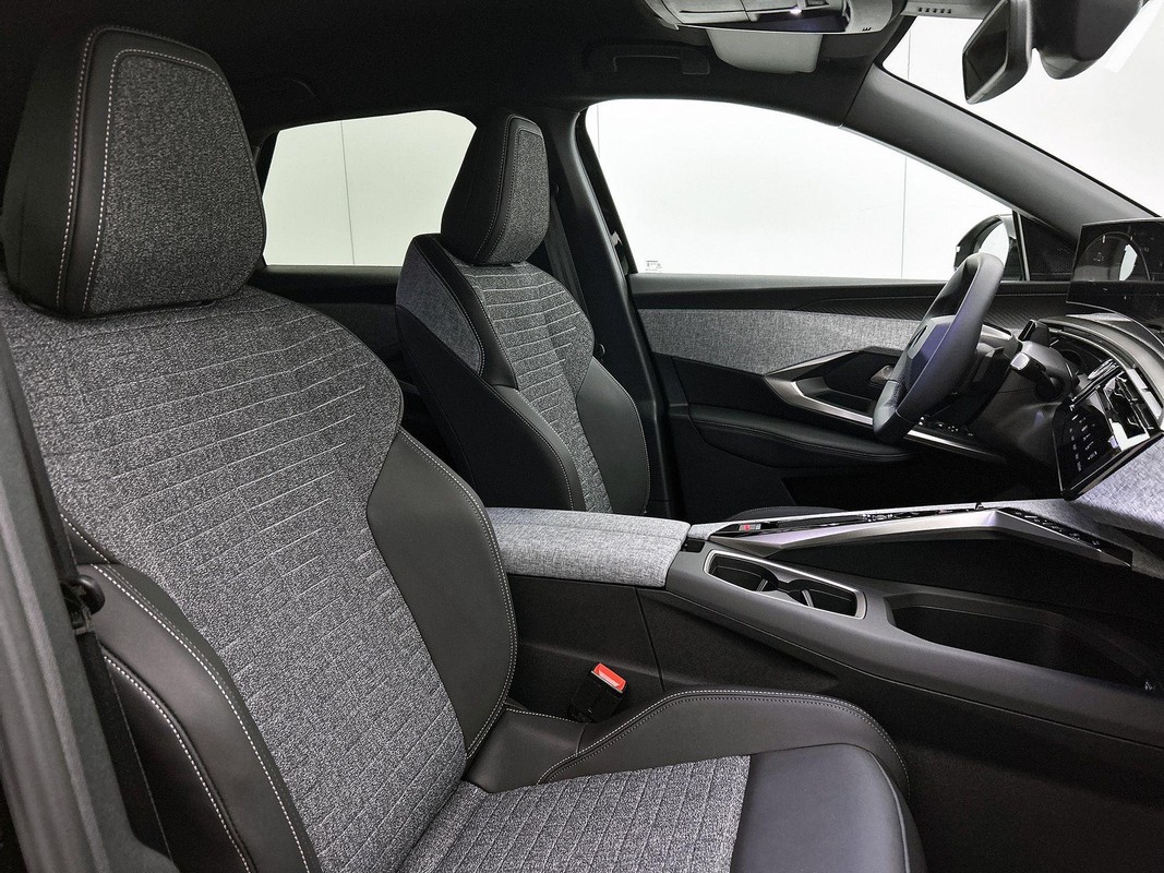 Peugeot e-3008