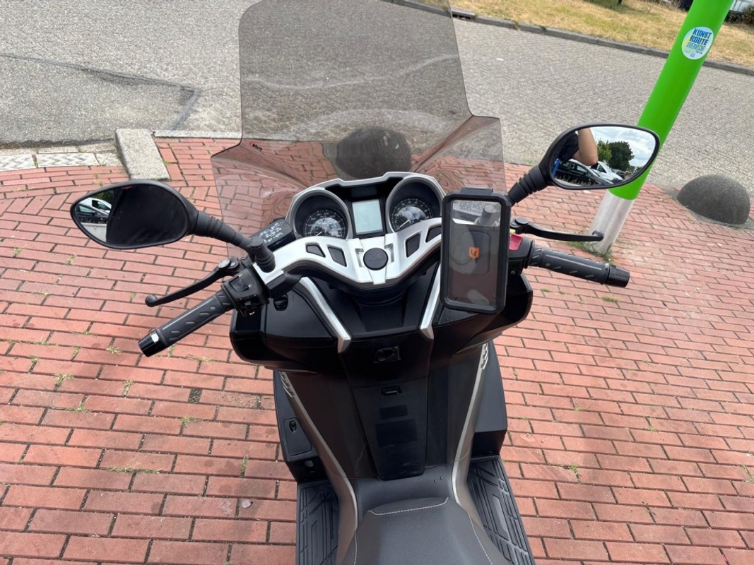 Kawasaki J300