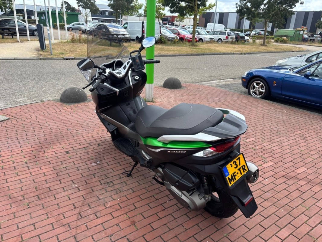 Kawasaki J300