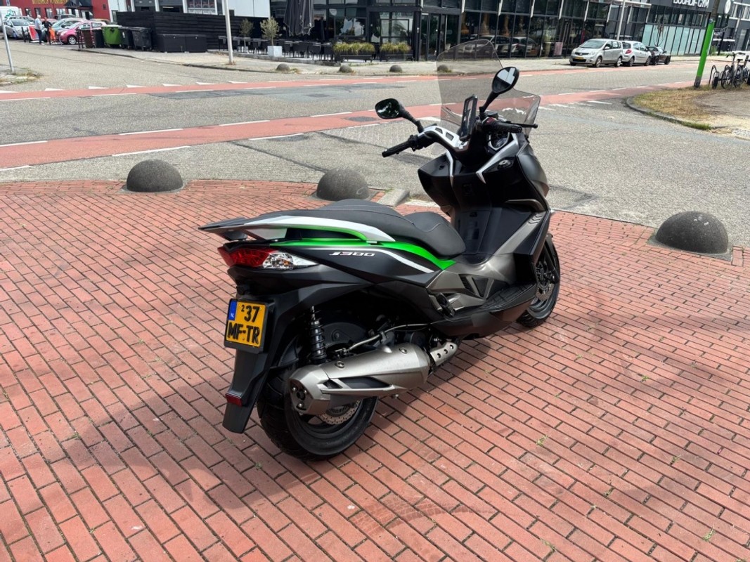 Kawasaki J300