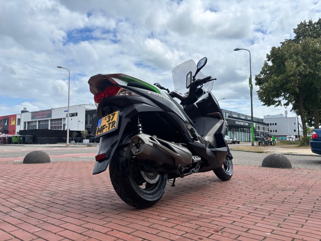 Kawasaki J300