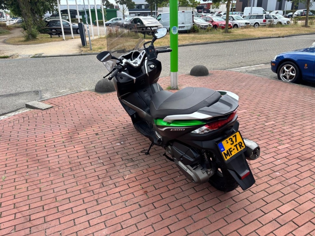 Kawasaki J300
