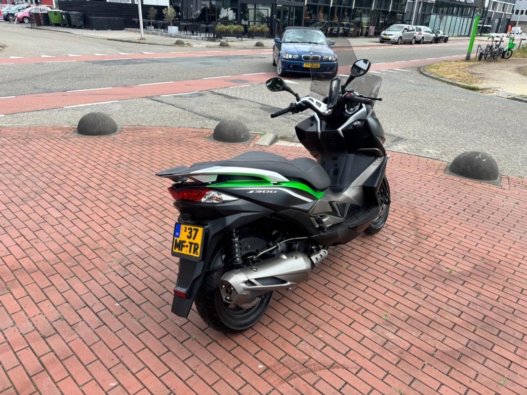 Kawasaki J300