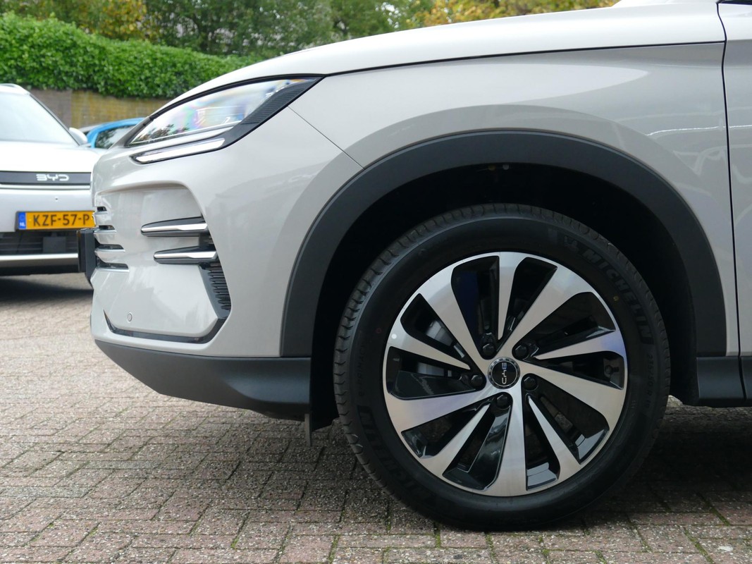 BYD SEAL U