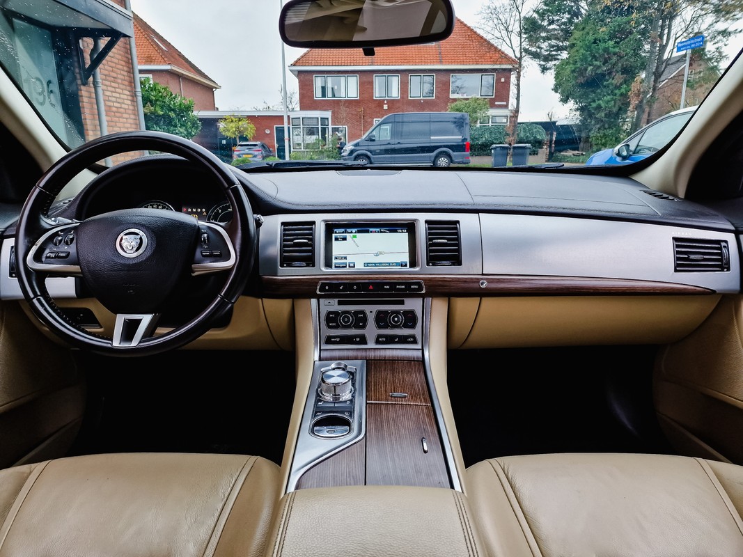 Jaguar XF
