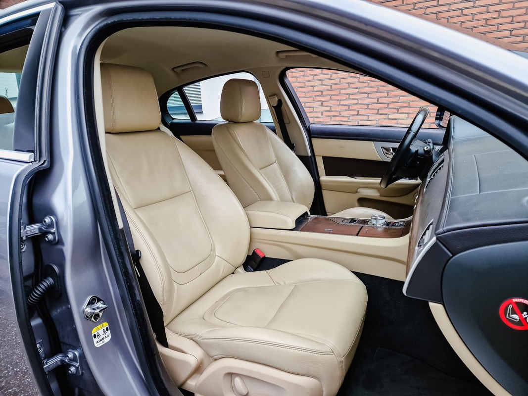 Jaguar XF
