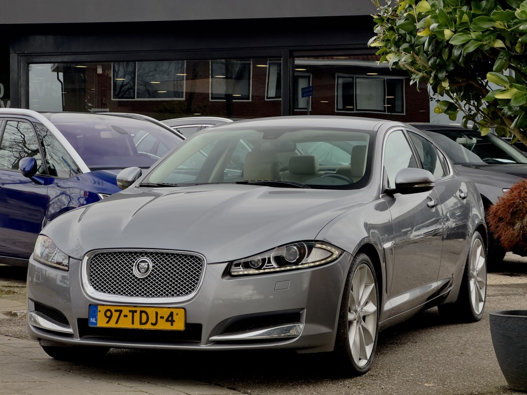 Jaguar XF