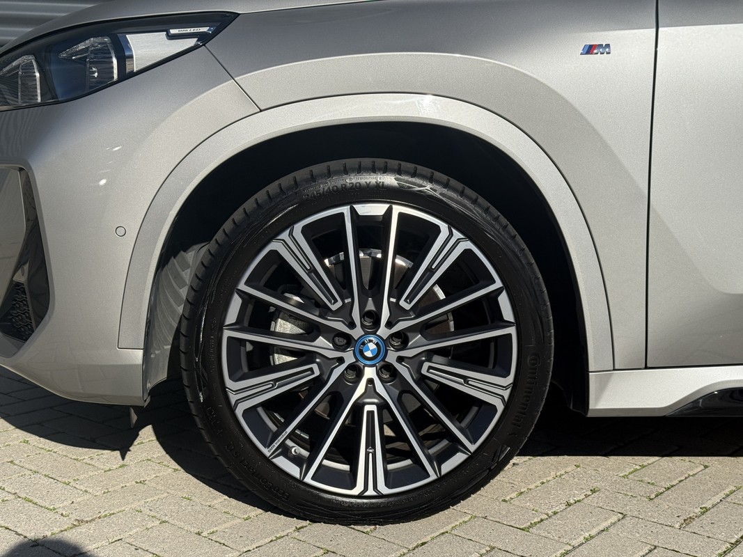 BMW iX1