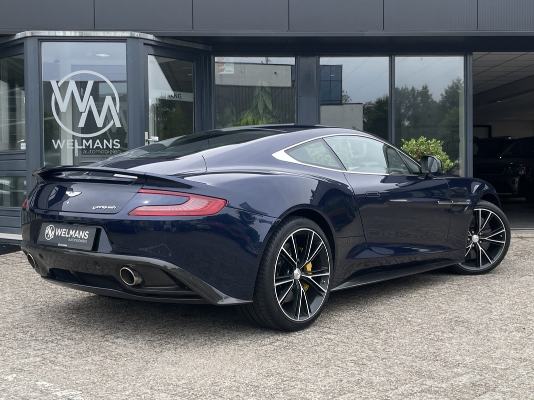 Aston Martin V12 Vanquish