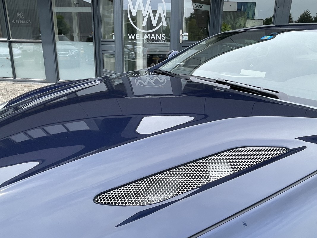 Aston Martin V12 Vanquish