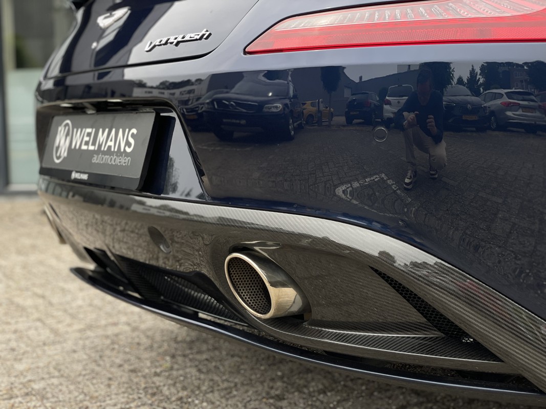 Aston Martin V12 Vanquish