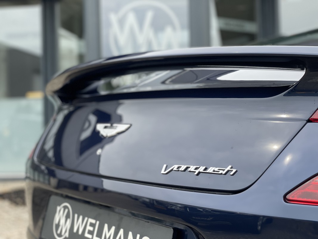 Aston Martin V12 Vanquish