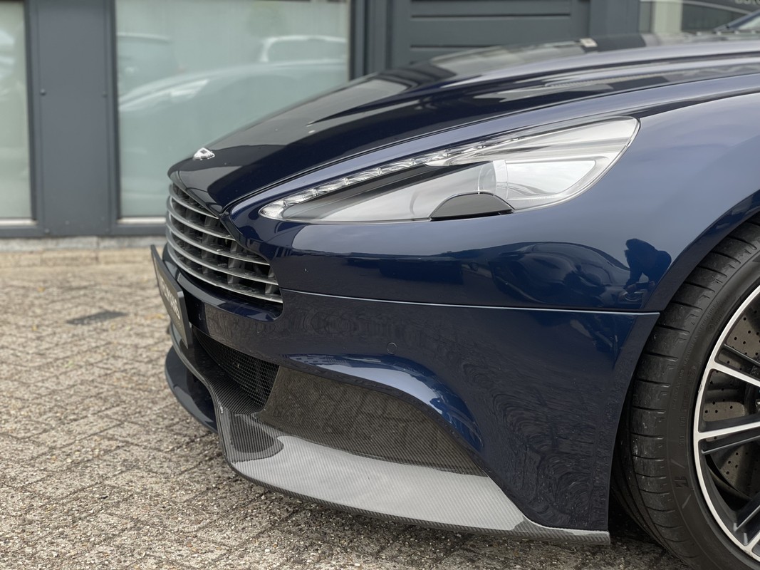 Aston Martin V12 Vanquish