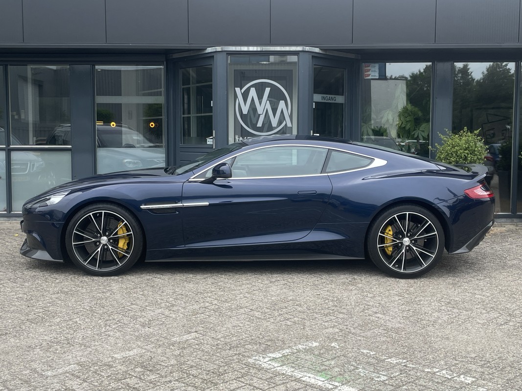 Aston Martin V12 Vanquish
