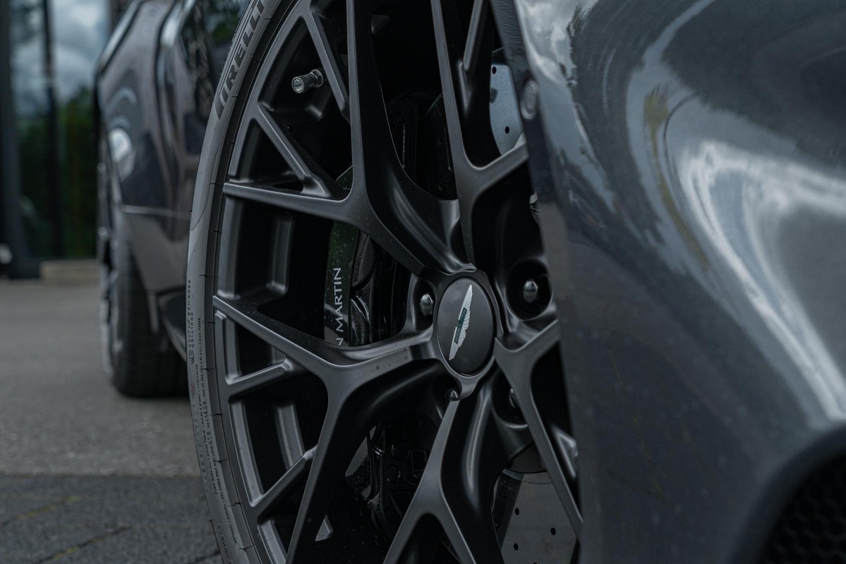 Aston Martin Vanquish