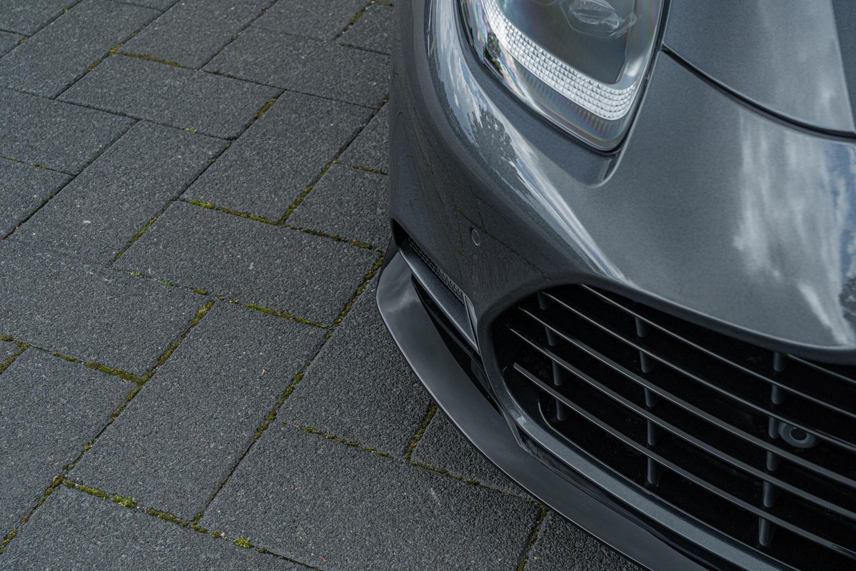Aston Martin Vanquish