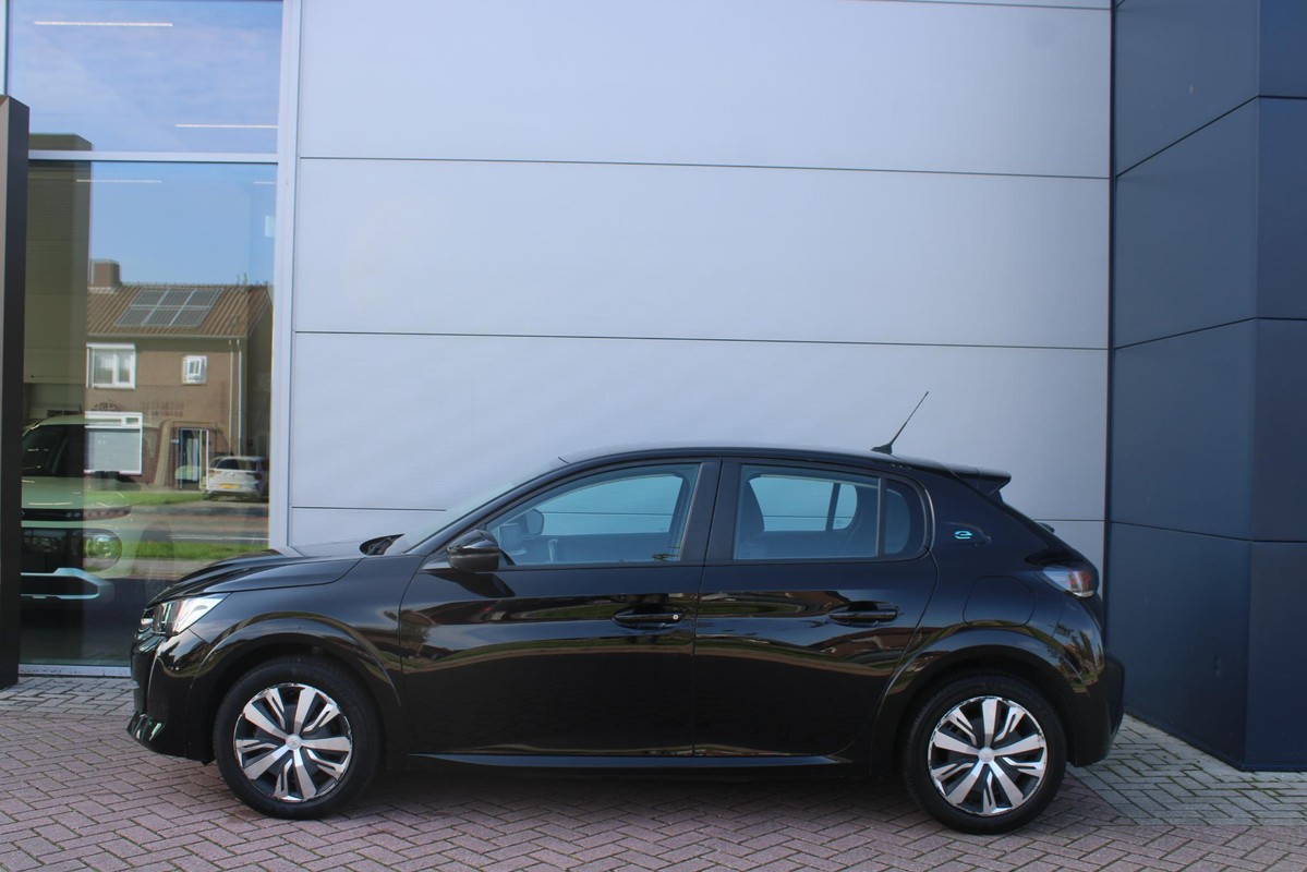 Peugeot e-208