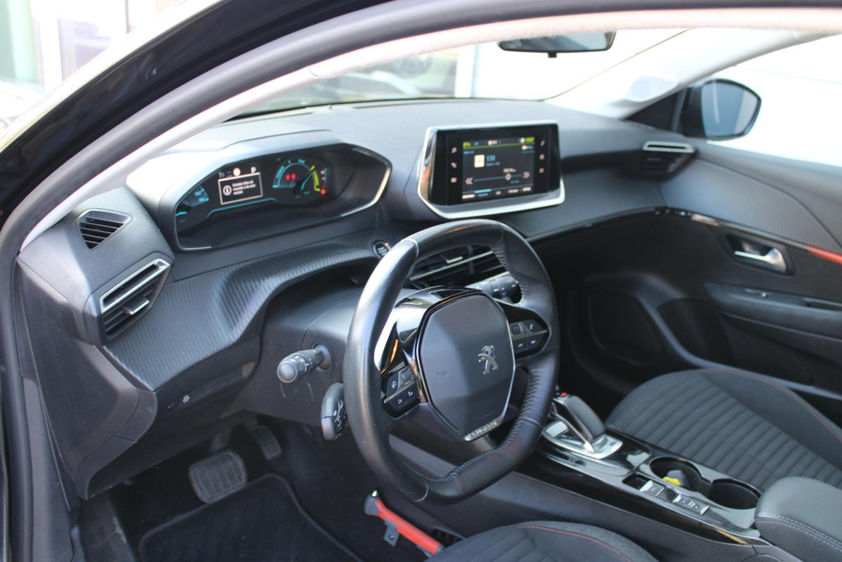 Peugeot e-208