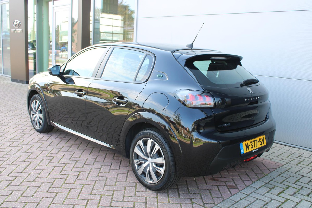 Peugeot e-208