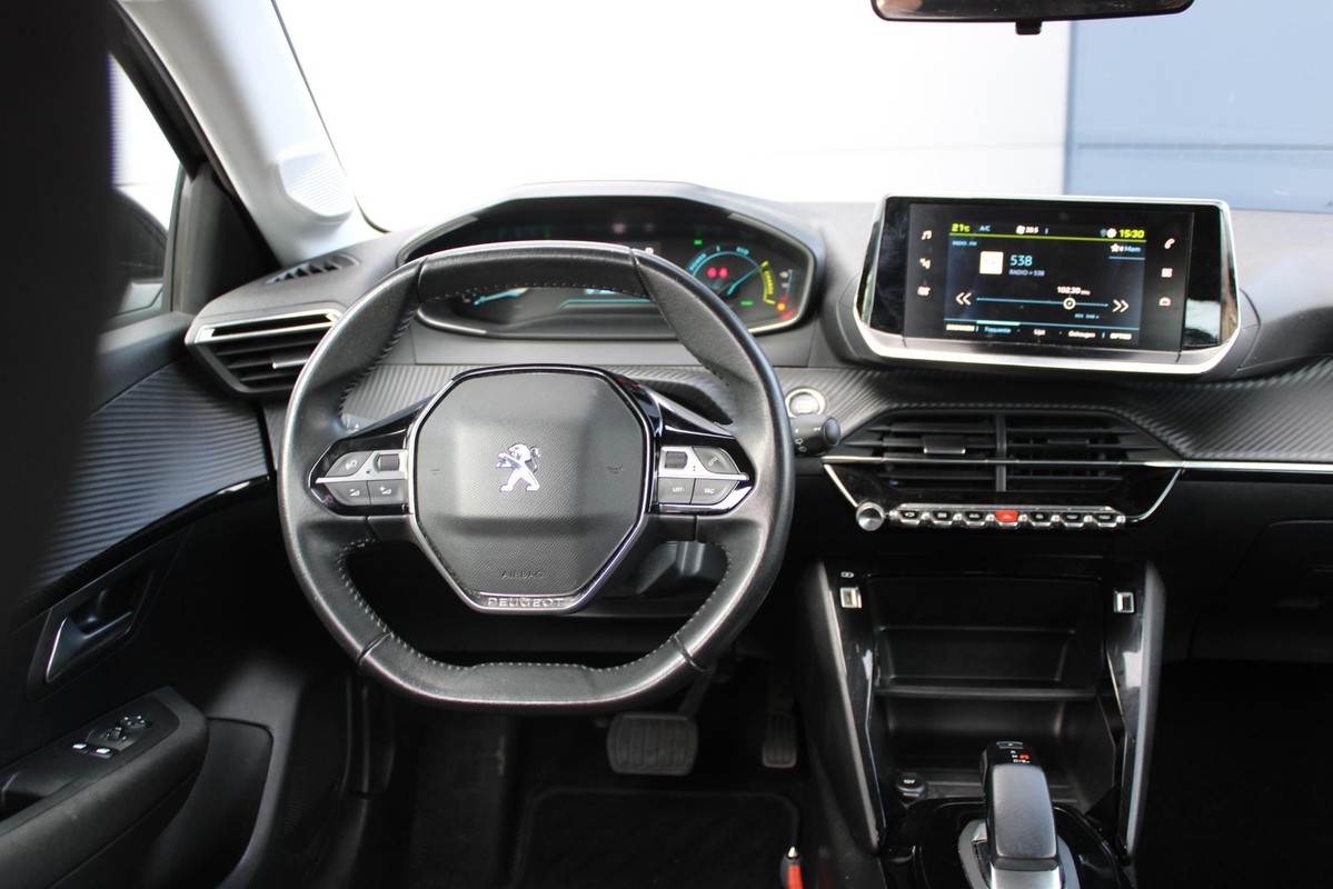 Peugeot e-208