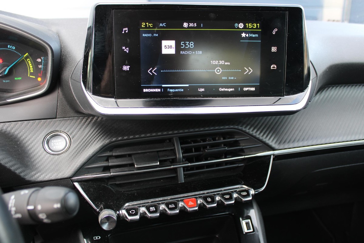 Peugeot e-208