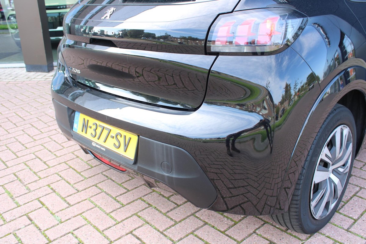 Peugeot e-208