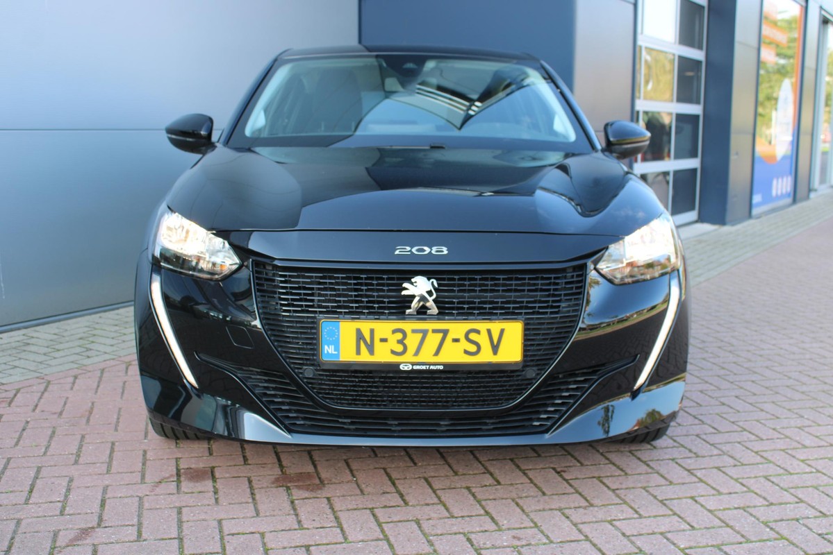 Peugeot e-208