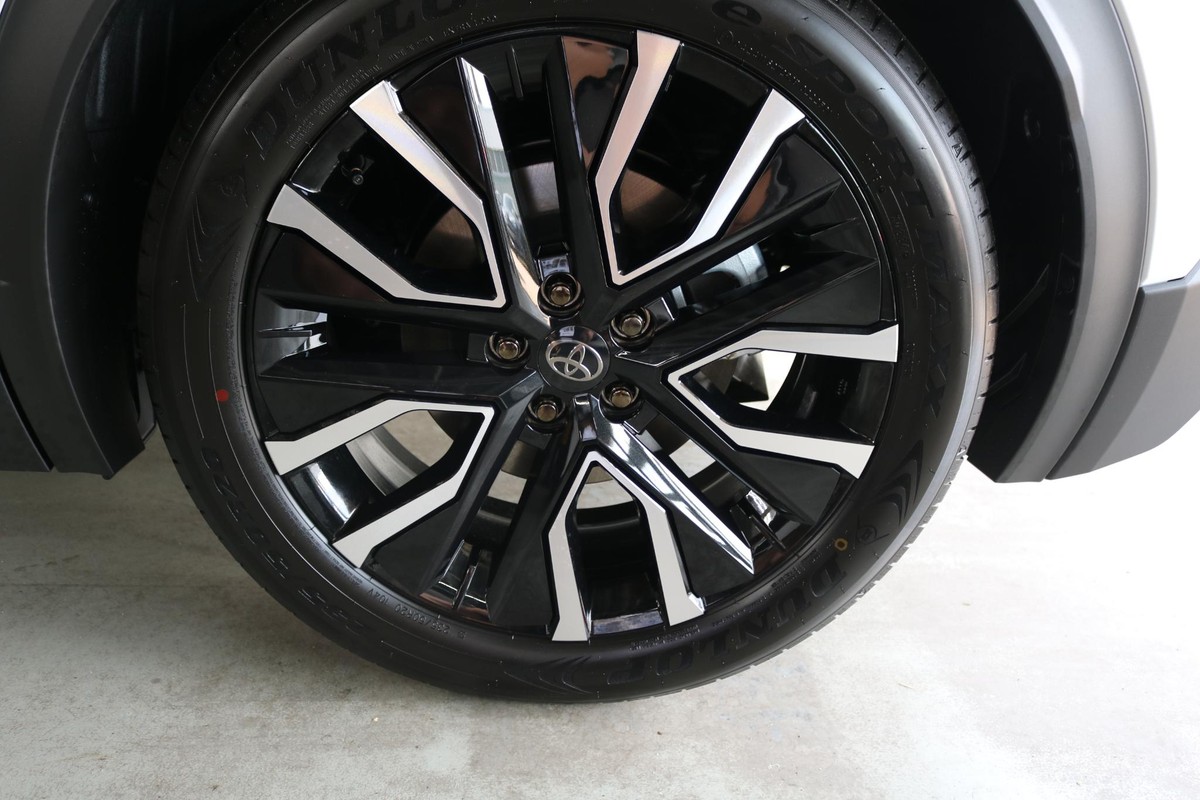 Toyota C-HR+