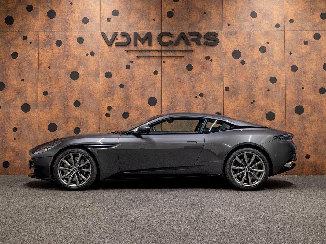 Aston Martin DB11