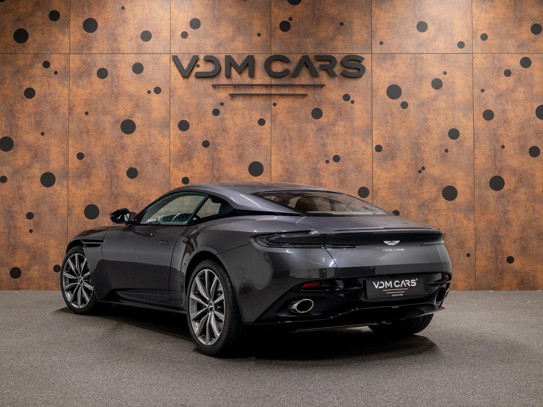 Aston Martin DB11