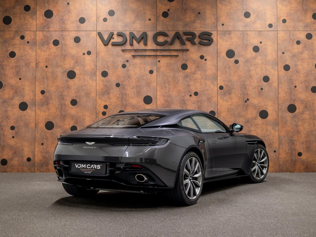 Aston Martin DB11