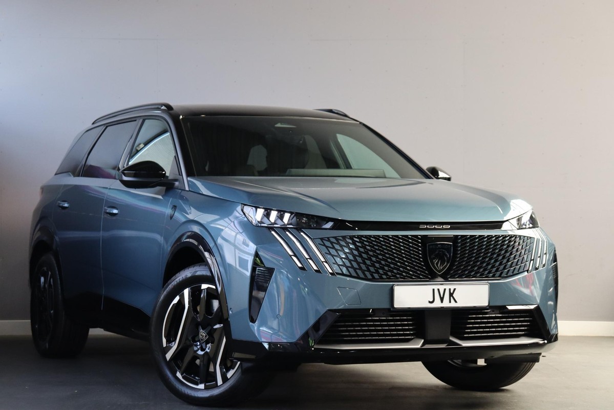 Peugeot e-5008