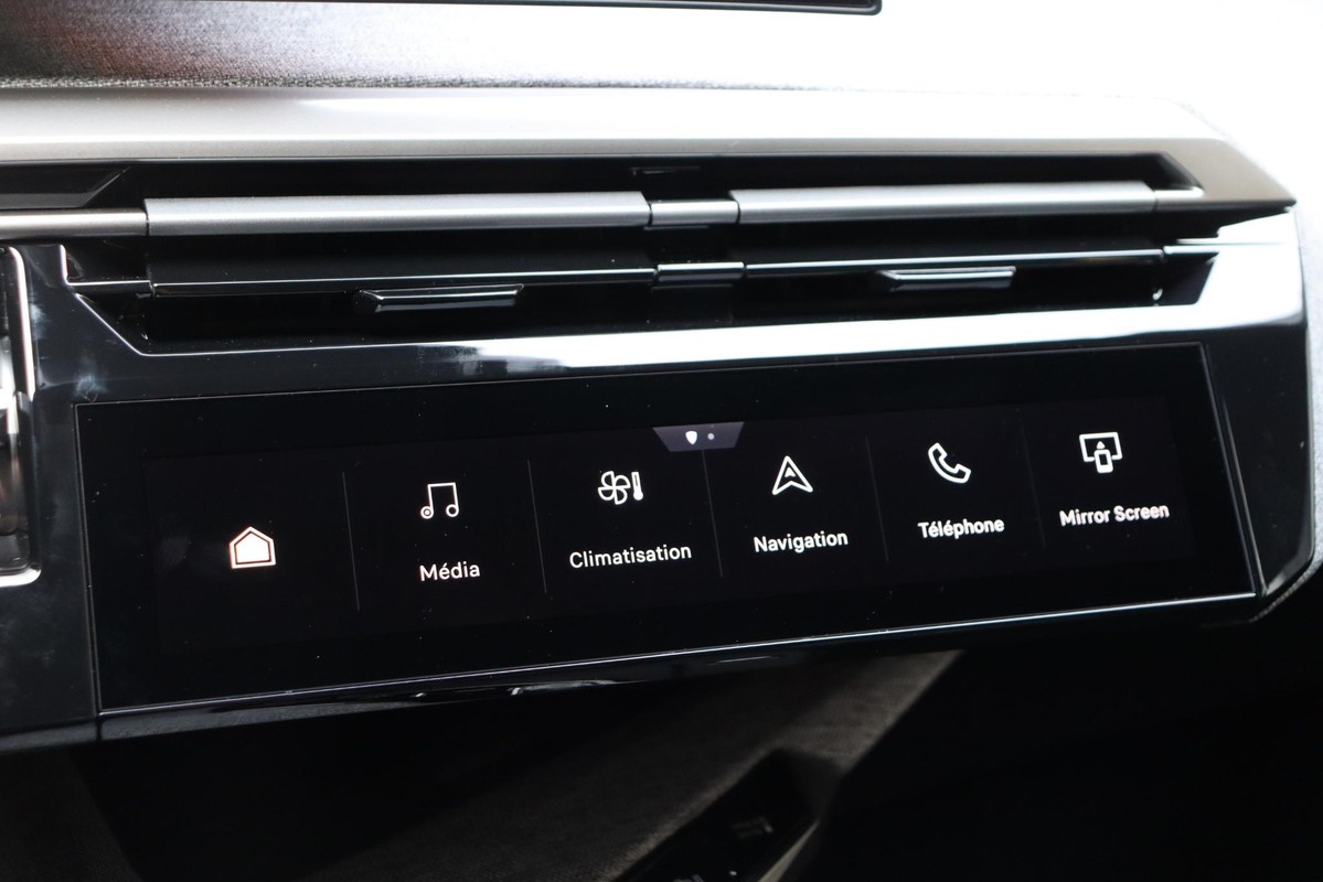 Peugeot e-5008