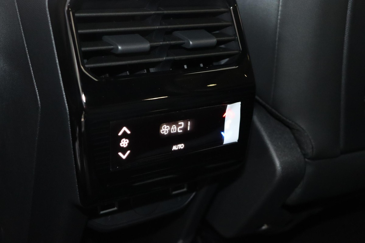Peugeot e-5008